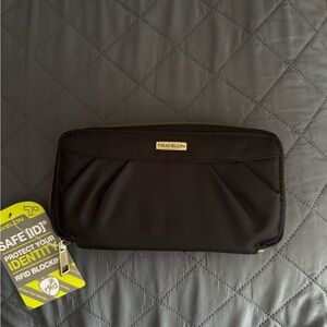 Travelon Full Zip Wallet